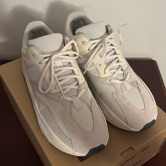Yeezy 700 “Analog” - Picture 2 of 3